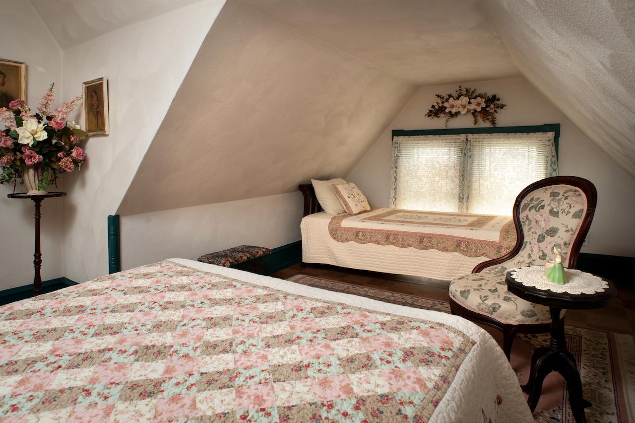 Bed and Breakfast The Historic Morris Harvey House Fayetteville Habitación foto