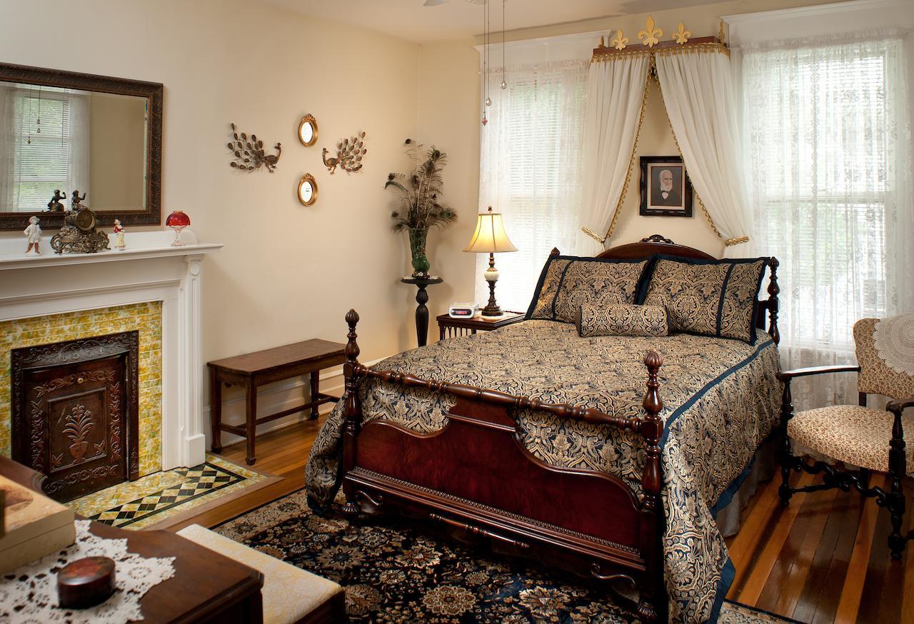 Bed and Breakfast The Historic Morris Harvey House Fayetteville Habitación foto