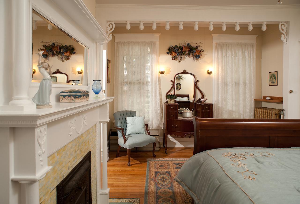 Bed and Breakfast The Historic Morris Harvey House Fayetteville Habitación foto