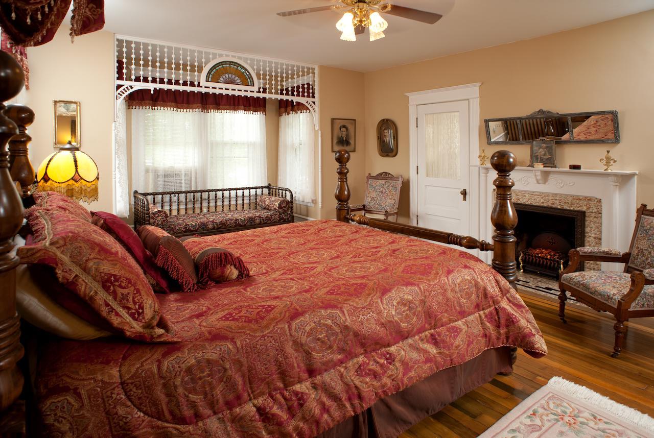 Bed and Breakfast The Historic Morris Harvey House Fayetteville Habitación foto
